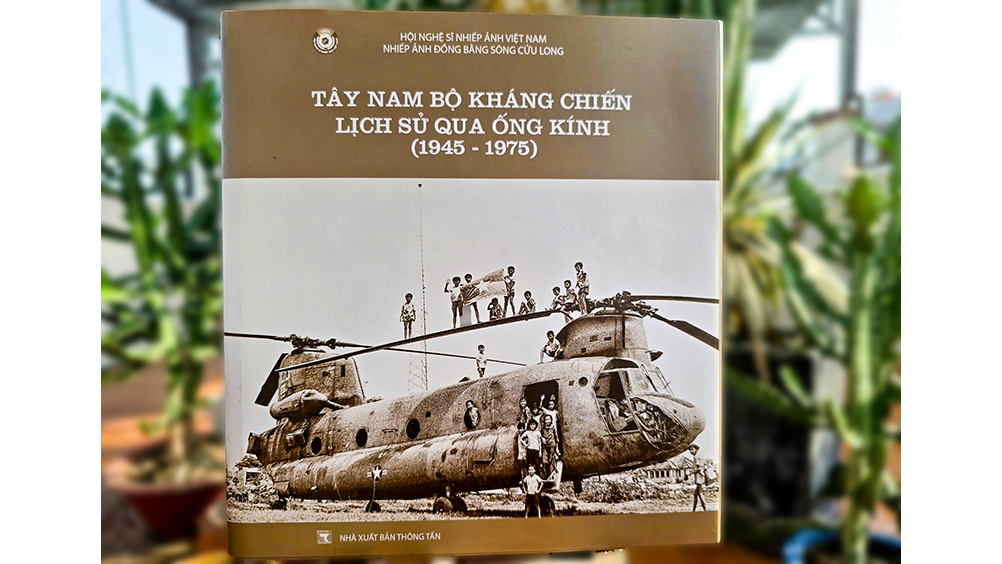 Những bức ảnh không chỉ phản ánh hiện thực chiến tranh mà còn chạm đến trái tim, khơi dậy lòng yêu nước